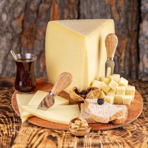 Eski Kaşar 1 Yıllık 1 KG | Doğal Kars Lezzeti&hellip;